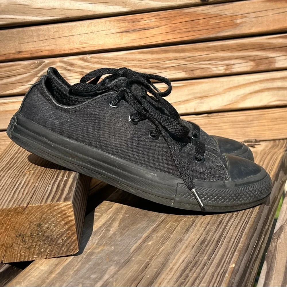 - Converse All-Star Black Low Top Sneakers SZ 1! E/VGUC!